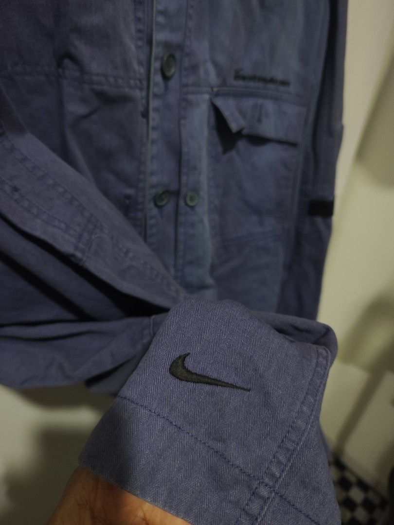 Nike work jacket (Category: Coats, Jackets and Outerwear) located in Mersing. Submitted by aiminaim (Listing ID 1464448561, Image 3). Description: P24 L30 ada kesan pemakaian.