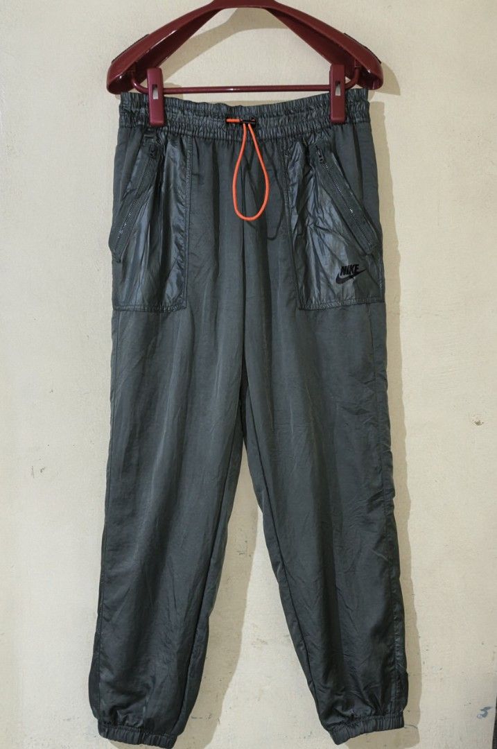 NIKE WOVEN JOGGER PANTS (Category: Activewear) located in Sipocot. Submitted by quickpickstuff (Listing ID 1464386305, Image 1). Description: SIZE MEDIUM ON TAG 30-34 WAIST 38 LENGTH GOOD AS NEW CONDITION.