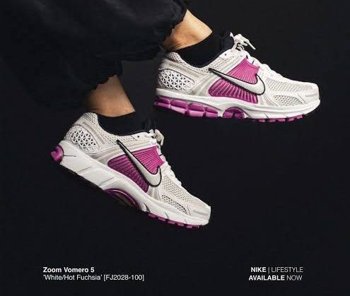 NIKE ZOOM VOMERO 5 (Category: Activewear) located in Manila. Submitted by timotitayonlineshop (Listing ID 1464467106, Image 1). Description: MY PRELOVED VOMERO 5 US 4Y 23cm RFS : Maliit and need funds.