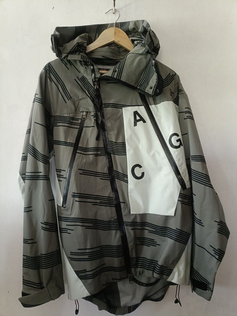 Nikelab ACG Alphine Jacket (Category: Coats, Jackets and Outerwear) located in Las Pinas. Submitted by william_thrift_2023 (Listing ID 1464409464, Image 1). Description: 🔥 ULTIMATE ARCHIVAL GRAIL PIECE — 100% AUTHENTIC & PRISTINE CONDITION 🔥 Up for grabs is a legendary NikeLab ACG Alpine Jacket from the highly coveted Errolson Hugh (Acronym) collaboration era. 100% authentic This is a premium, high-performance technical shell jacket, extremely 