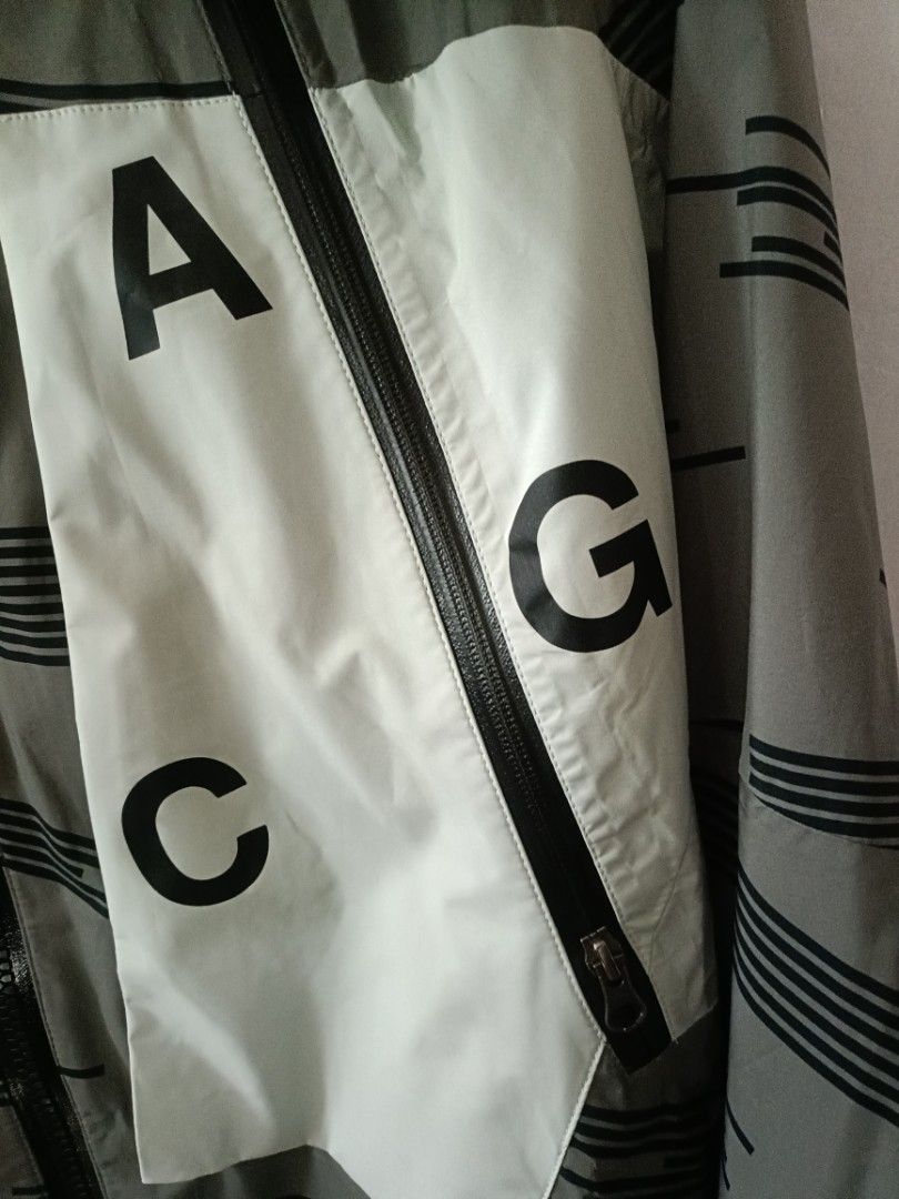 Nikelab ACG Alphine Jacket (Category: Coats, Jackets and Outerwear) located in Las Pinas. Submitted by william_thrift_2023 (Listing ID 1464409464, Image 3). Description: 🔥 ULTIMATE ARCHIVAL GRAIL PIECE — 100% AUTHENTIC & PRISTINE CONDITION 🔥 Up for grabs is a legendary NikeLab ACG Alpine Jacket from the highly coveted Errolson Hugh (Acronym) collaboration era. 100% authentic This is a premium, high-performance technical shell jacket, extremely 