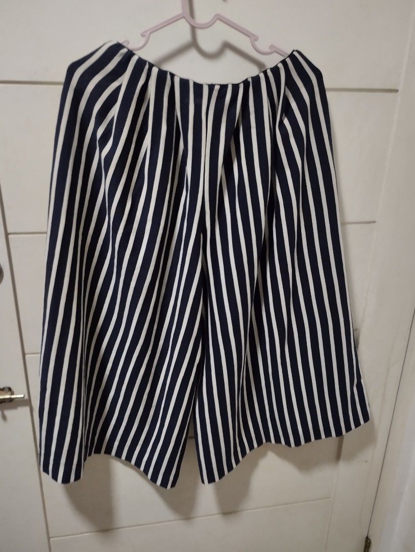 Niko and... Striped Culottes Size 3 (Category: Skirts) located in Mabalacat. Submitted by uniqlover (Listing ID 1464417366, Image 3). Description: - Navy and white striped culottes from Niko and... - Size 3 - Comfortable elastic waistband - Features pockets - Perfect for casual wear - Versatile and easy to pair with various tops will fit medium to large.