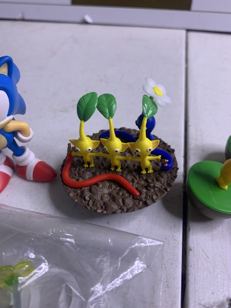 Nintendo Characters - Sonic / Kirby - Assorted (Category: Kids Toys) located in Carmona. Submitted by bihira (Listing ID 1464378693, Image 3). Description: Nintendo Characters - Sonic / Kirby - Assorted - WYSIWYG - As is - Bundle - Authentic Nintendo Merch.