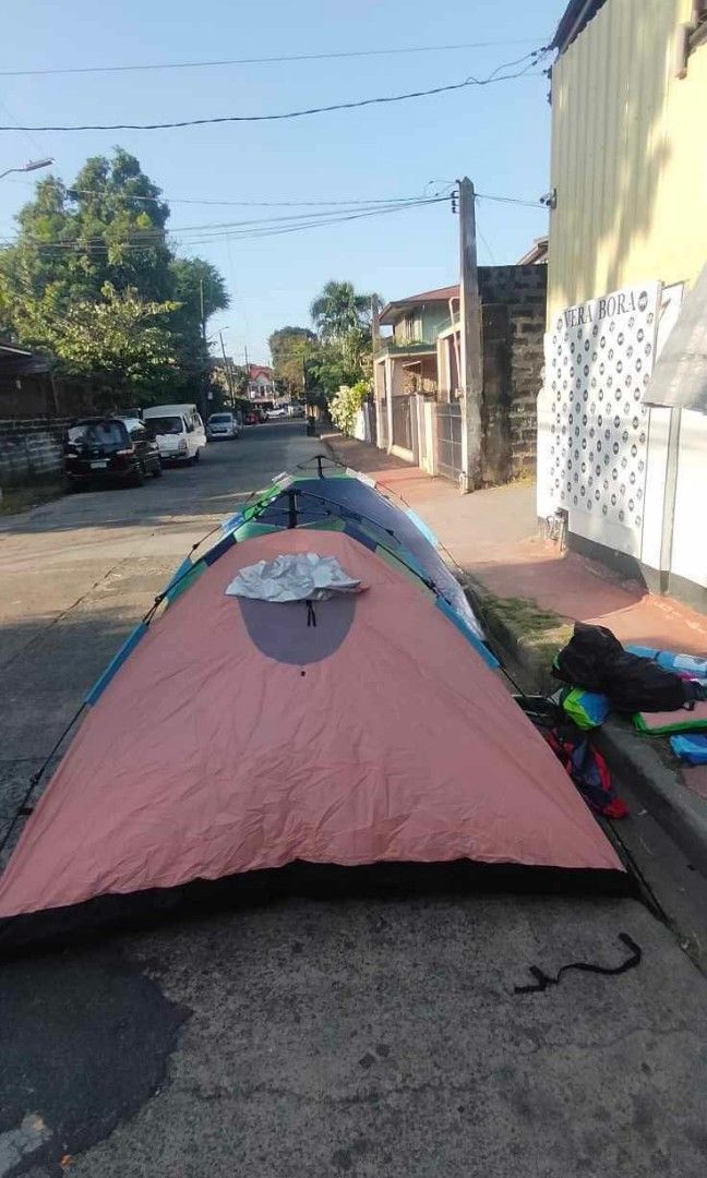 ✅no choosing color✅ Automatic tent 1350php (Category: Hiking & Camping) located in Manila. Submitted by mightycloud_1992 (Listing ID 1464385914, Image 2). Description: .