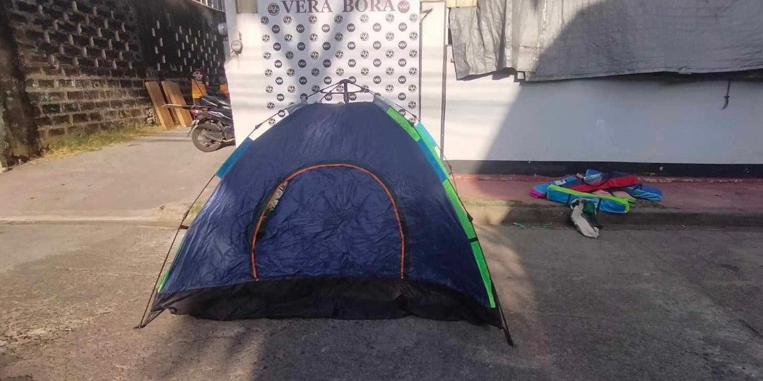 ✅no choosing color✅ Automatic tent 1350php (Category: Hiking & Camping) located in Manila. Submitted by mightycloud_1992 (Listing ID 1464385914, Image 3). Description: .