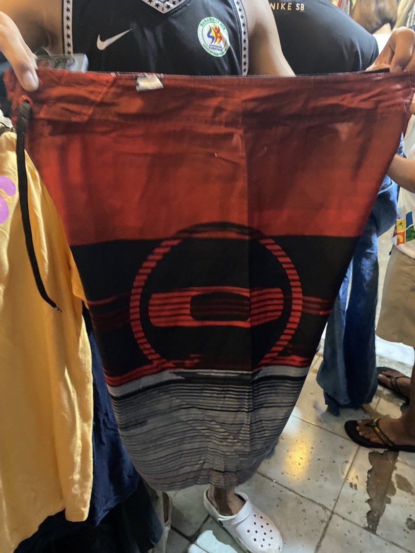 Oakley Board Shorts Size 32 Red Black Stripe (Category: Swim Trunks & Board Shorts) located in Manila. Submitted by mystic.enrique_romulo (Listing ID 1464488836, Image 2). Description: - Oakley board shorts - Size: 32 - Color: Red, black, and grey striped pattern - Logo: Oakley logo on the leg - Material: 100% recycled polyester - Features: Drawstring waist for a secure fit - Ideal for: Swimming or casual wear.