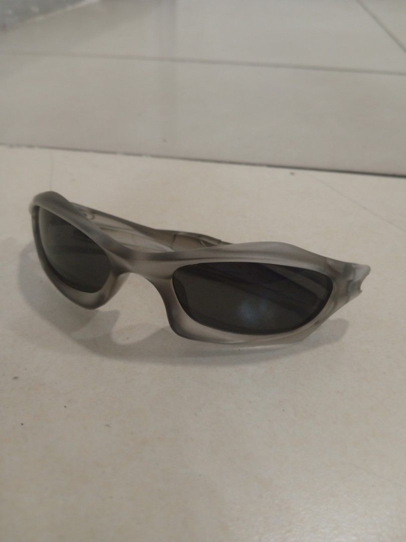 Oakley splice (Category: Sunglasses & Eyewear) located in Manila. Submitted by ronmarbeni45920 (Listing ID 1464418572, Image 3). Description: .