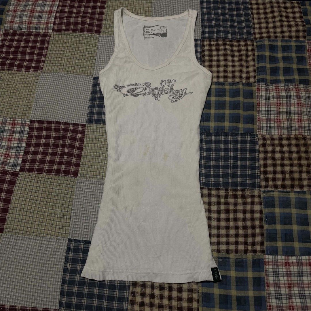 Oakley White Top (Category: Sleeveless) located in Manila. Submitted by theactualized (Listing ID 1464567867, Image 1). Description: .