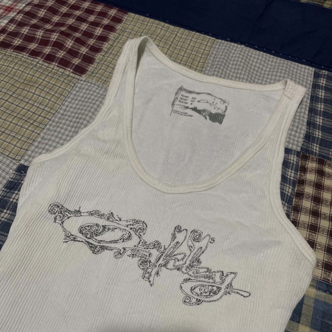 Oakley White Top (Category: Sleeveless) located in Manila. Submitted by theactualized (Listing ID 1464567867, Image 2). Description: .