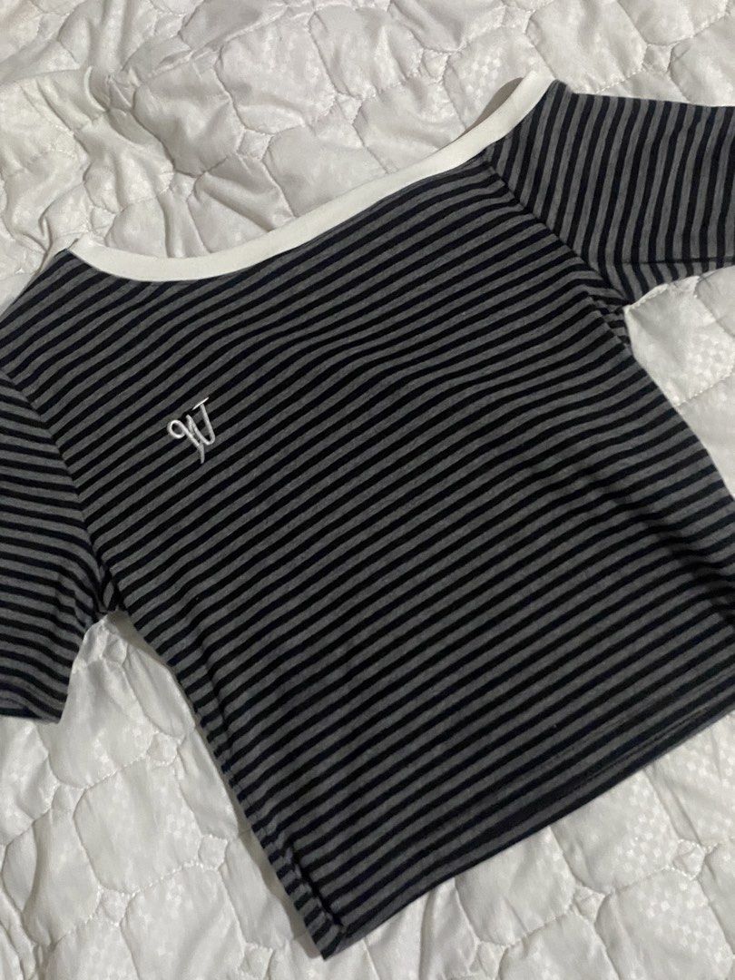 Off-shoulder stripes Crop Top (Category: Others Tops) located in Manila. Submitted by dear_soleil (Listing ID 1464365802, Image 3). Description: xs-s.