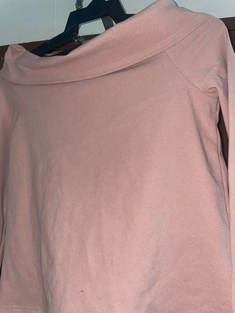 OFFSHOULDER TOP (Category: Longsleeves) located in Alor Setar. Submitted by quakka_al (Listing ID 1464490635, Image 2). Description: .