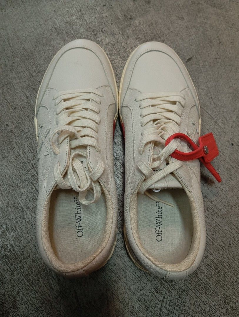 Off-white low vulcanized (Category: Casual Shoes) located in Manila. Submitted by anrey.dept19 (Listing ID 1464403922, Image 3). Description: Off-white low vulcanized Size: 45.
