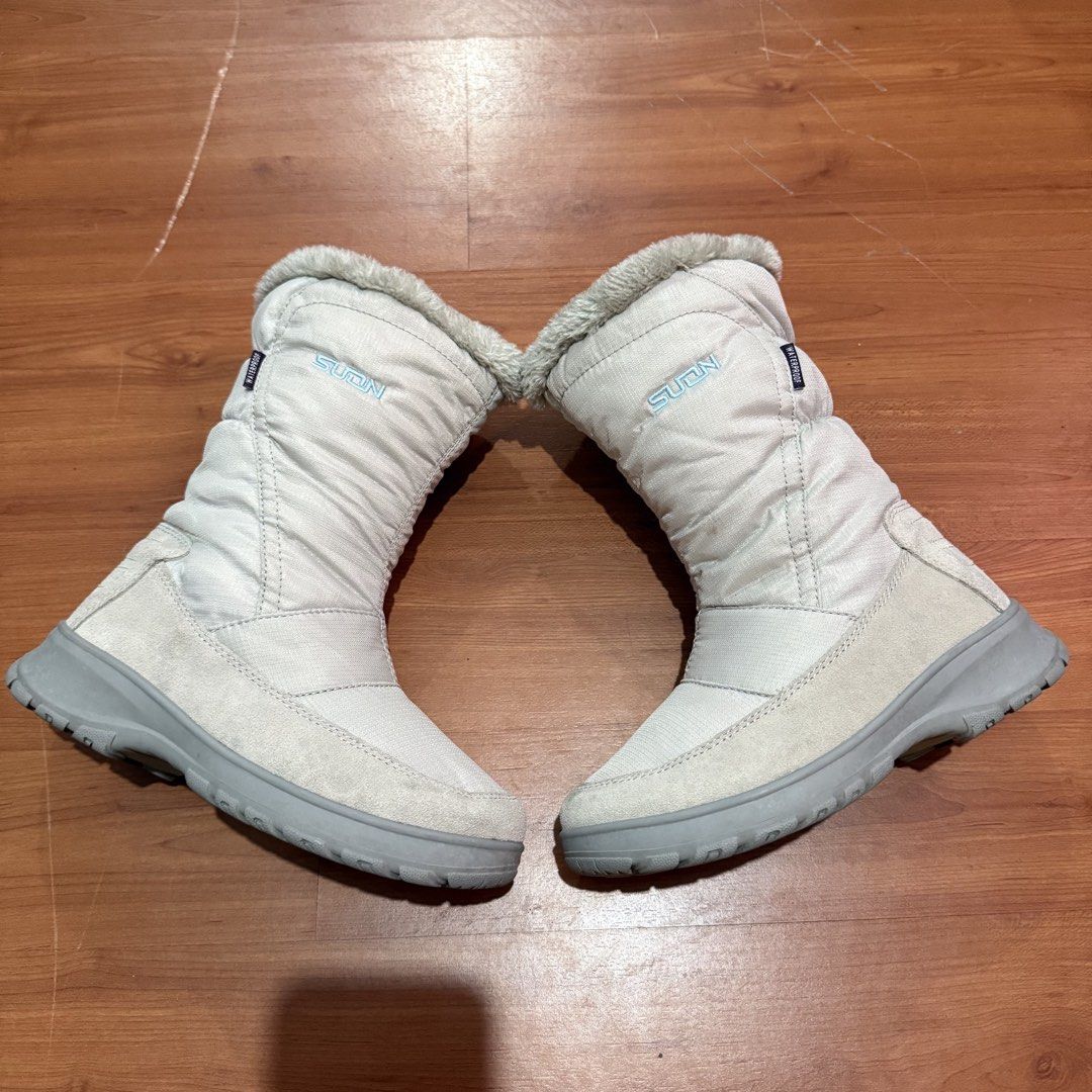 Off-white winter snow boots (Category: Boots) located in Baguio. Submitted by puss_n_boots2600 (Listing ID 1464421227, Image 1). Description: Off-white winter snow boots Size 37 Needs Cleaning.