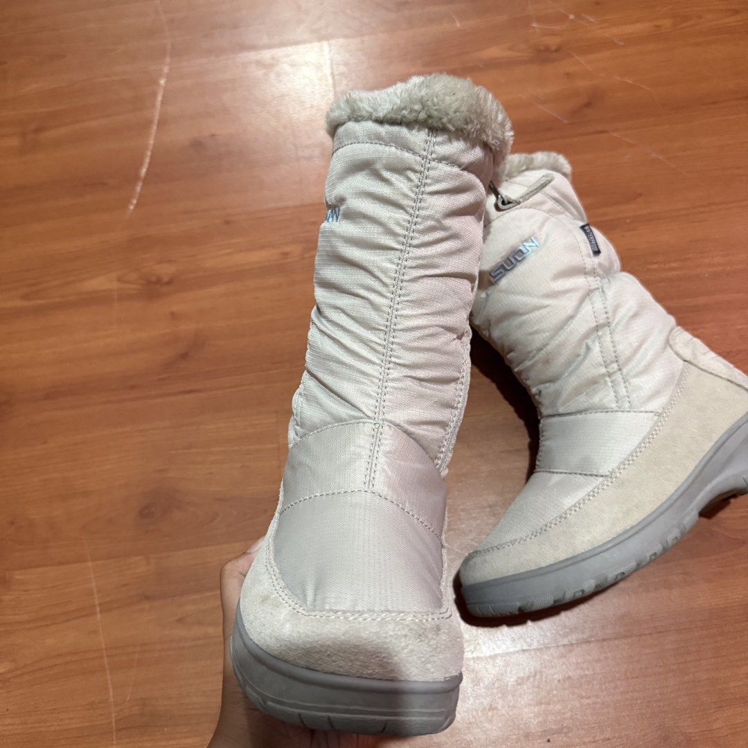 Off-white winter snow boots (Category: Boots) located in Baguio. Submitted by puss_n_boots2600 (Listing ID 1464421227, Image 3). Description: Off-white winter snow boots Size 37 Needs Cleaning.