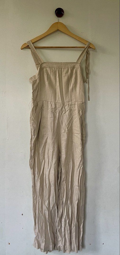 Old Navy Beige Linen Blend Jumpsuit Size S (Category: Jumpsuits) located in Quezon City. Submitted by witchinthecity (Listing ID 1464430930, Image 1). Description: - Old Navy Beige Linen Blend Jumpsuit - Square neckline with adjustable tie straps - Made in Vietnam -never worn -stored in closet for a long time .