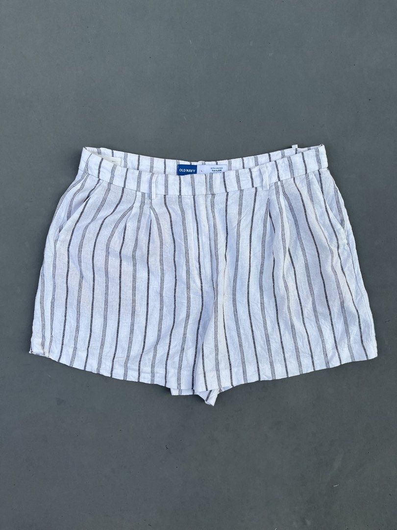 OLD NAVY EXTRA HIGH RISE SHORT (Category: Shorts) located in Quezon City. Submitted by kentstuff (Listing ID 1464426670, Image 1). Description: OLD NAVY Waist: 38-40 Length: 16.5 Leg Hole: 15 Condition: Excellent CR: 9.8/10 Issue: ❌.