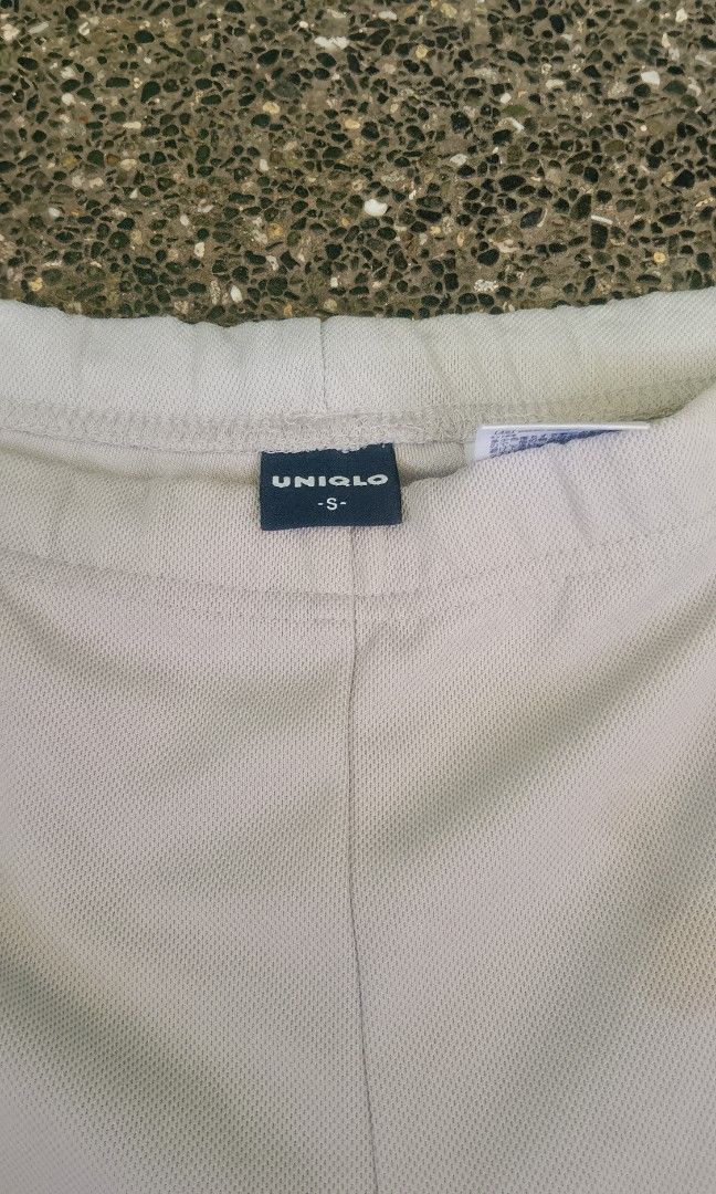 old uniqlo shorts (Category: Shorts) located in Oas. Submitted by yortzzz (Listing ID 1464525978, Image 2). Description: need wash lang.