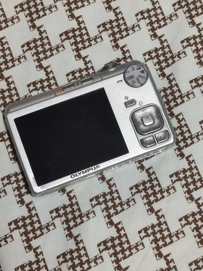 Olympus FE-320 for repair (Category: Cameras) located in Ilagan. Submitted by minkicar (Listing ID 1464406861, Image 2). Description: Olympus FE-320 digital camera, silver. 8MP, ⚡350 php SENSOR ISSUE.