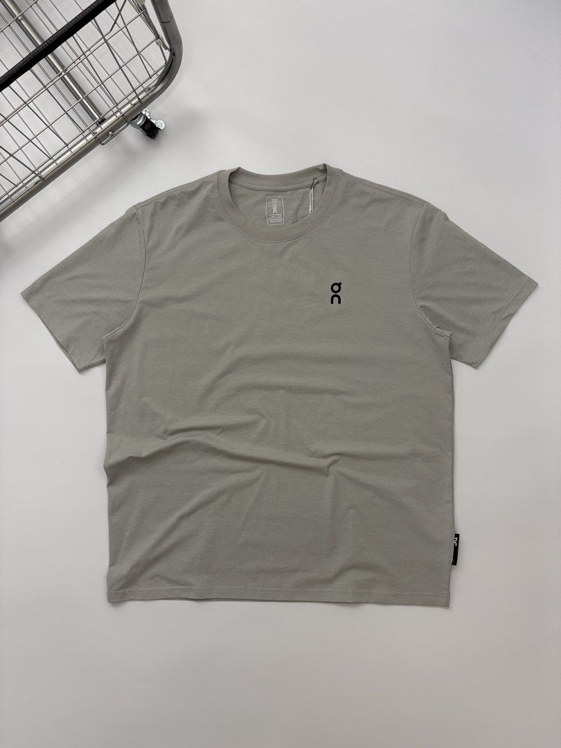 ON CLOUD CLUB T SHIRT (Category: Tshirts & Polo Shirts ) located in Quezon City. Submitted by one2onemnl (Listing ID 1464540595, Image 1). Description: Brandnew with hangtags Complete tags Size: Medium (22 x 28) Size: Large (23 x 29) Send us a message to purchase 📩.