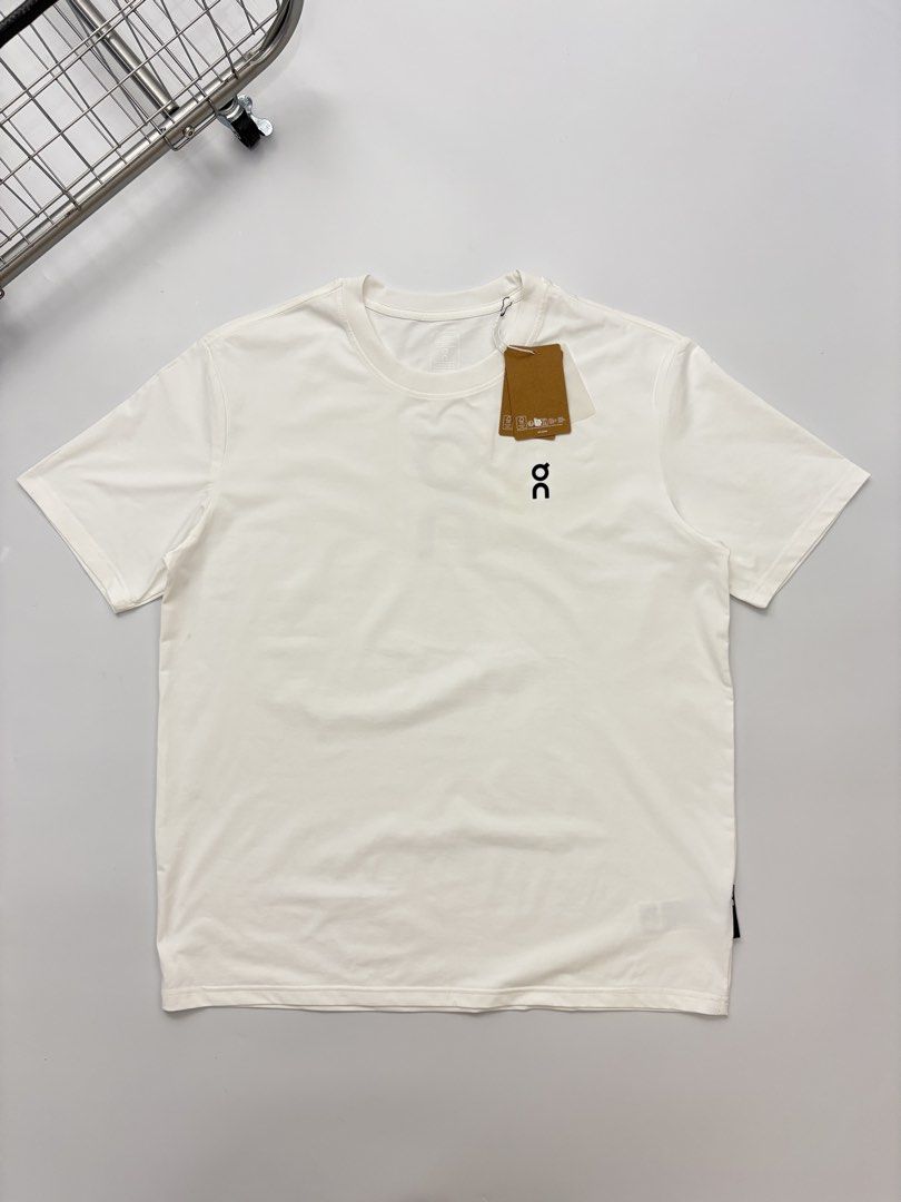 ON CLOUD CLUB T SHIRT (Category: Tshirts & Polo Shirts ) located in Quezon City. Submitted by one2onemnl (Listing ID 1464540717, Image 1). Description: Brandnew with hangtags Complete tags Size: Medium (22 x 28) Size: Large (23 x 29) Send us a message to purchase 📩.
