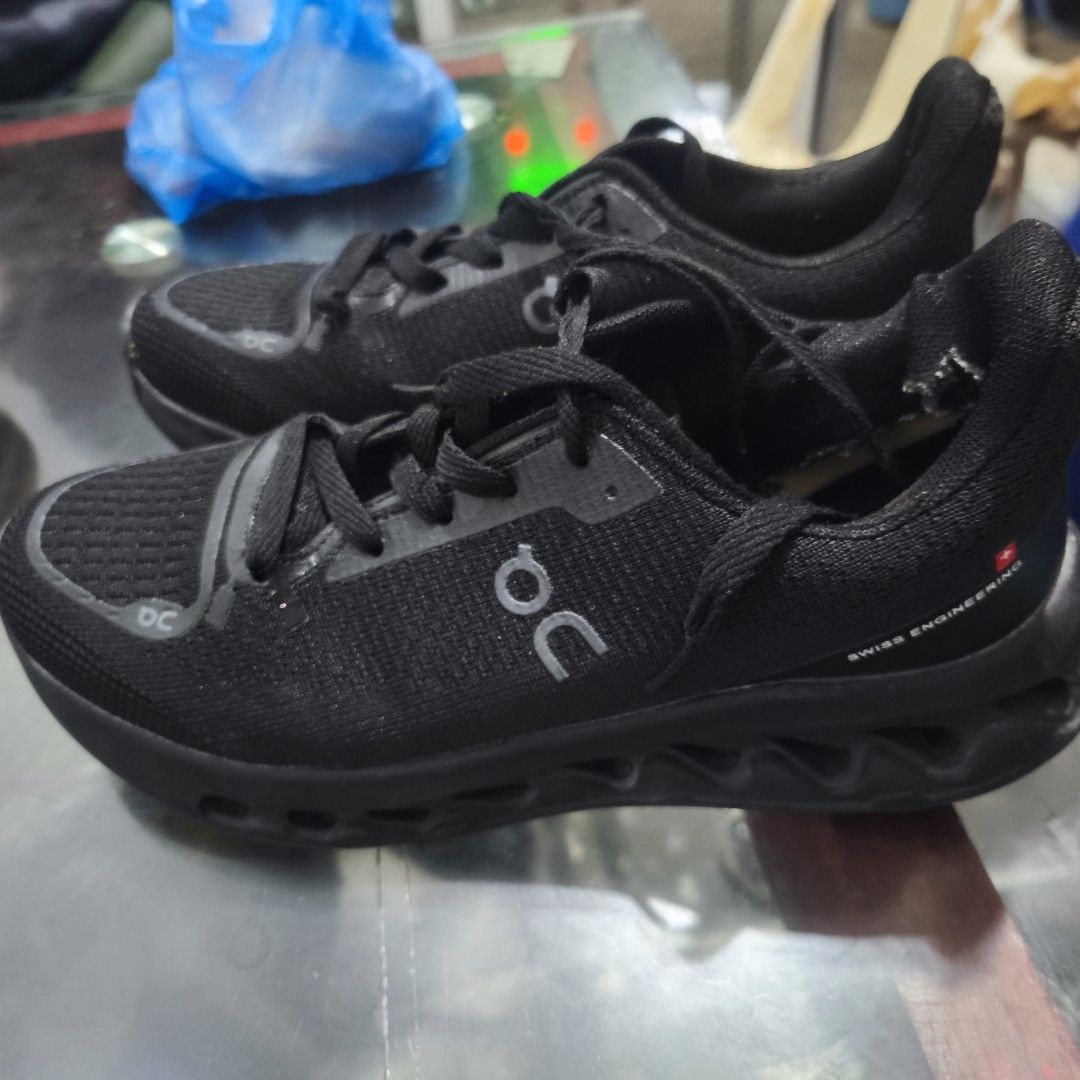 On cloudtilt size 43 (Category: Casual Shoes) located in Las Pinas. Submitted by yel_olshoppe (Listing ID 1464503699, Image 2). Description: vguc size 43 preloved no issue 350 only.