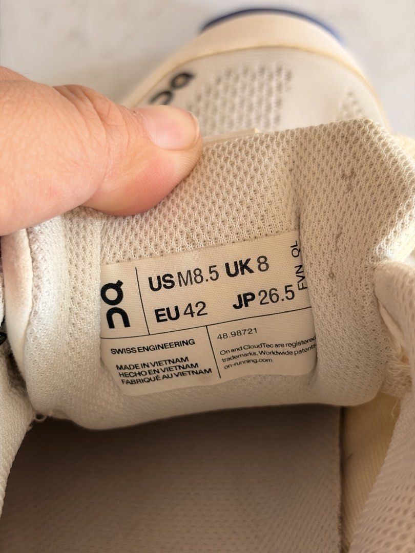 ON Roger (Category: Sneakers) located in Manila. Submitted by getemallout (Listing ID 1464414050, Image 3). Description: ❤️‍🔥 Pre-loved item ON Roger Tennis shoes White / Blue 🔍 condition: 8/10 ❗️only needs cleaning 🚚 shipping fee shouldered by buyer Free SF around Malolos, Bulacan ❗️.