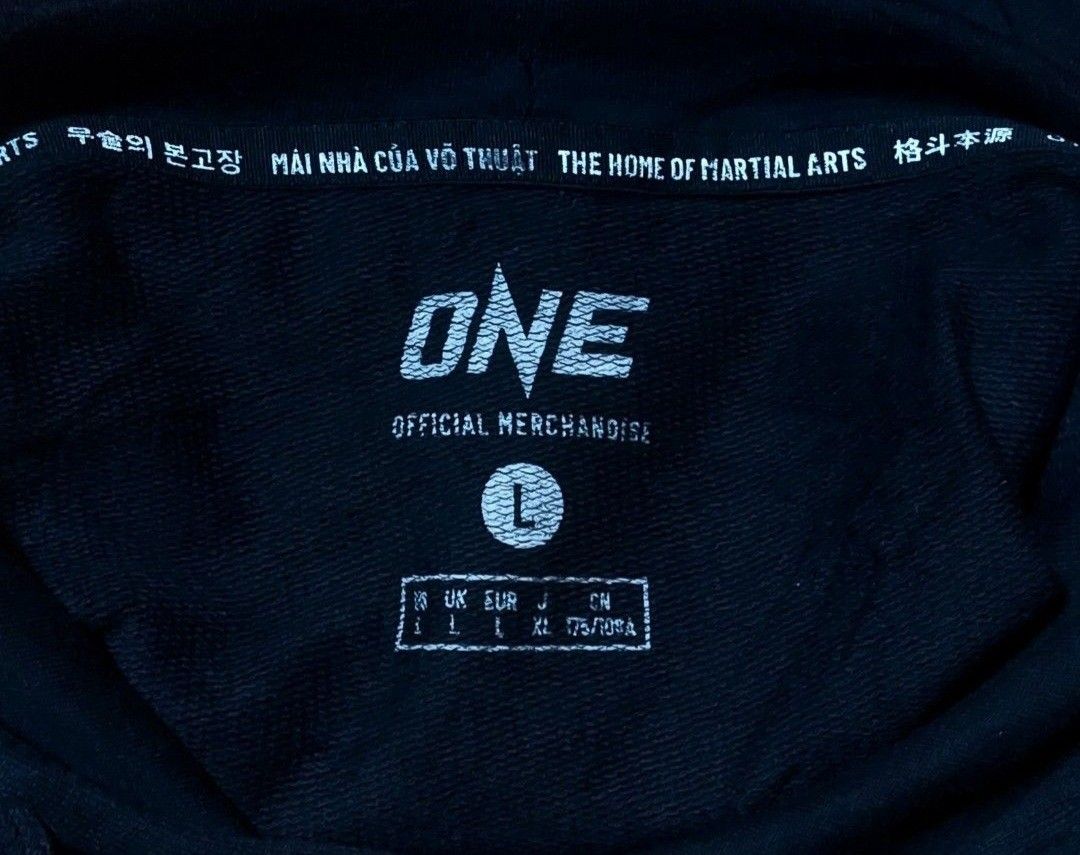 ONE CHAMPIONSHIP Pullover Hoodie (Category: Coats, Jackets and Outerwear) located in Baguio. Submitted by wagwagan_001 (Listing ID 1464463857, Image 2). Description: Excellent condition Large 22 x 29 880 +sf.