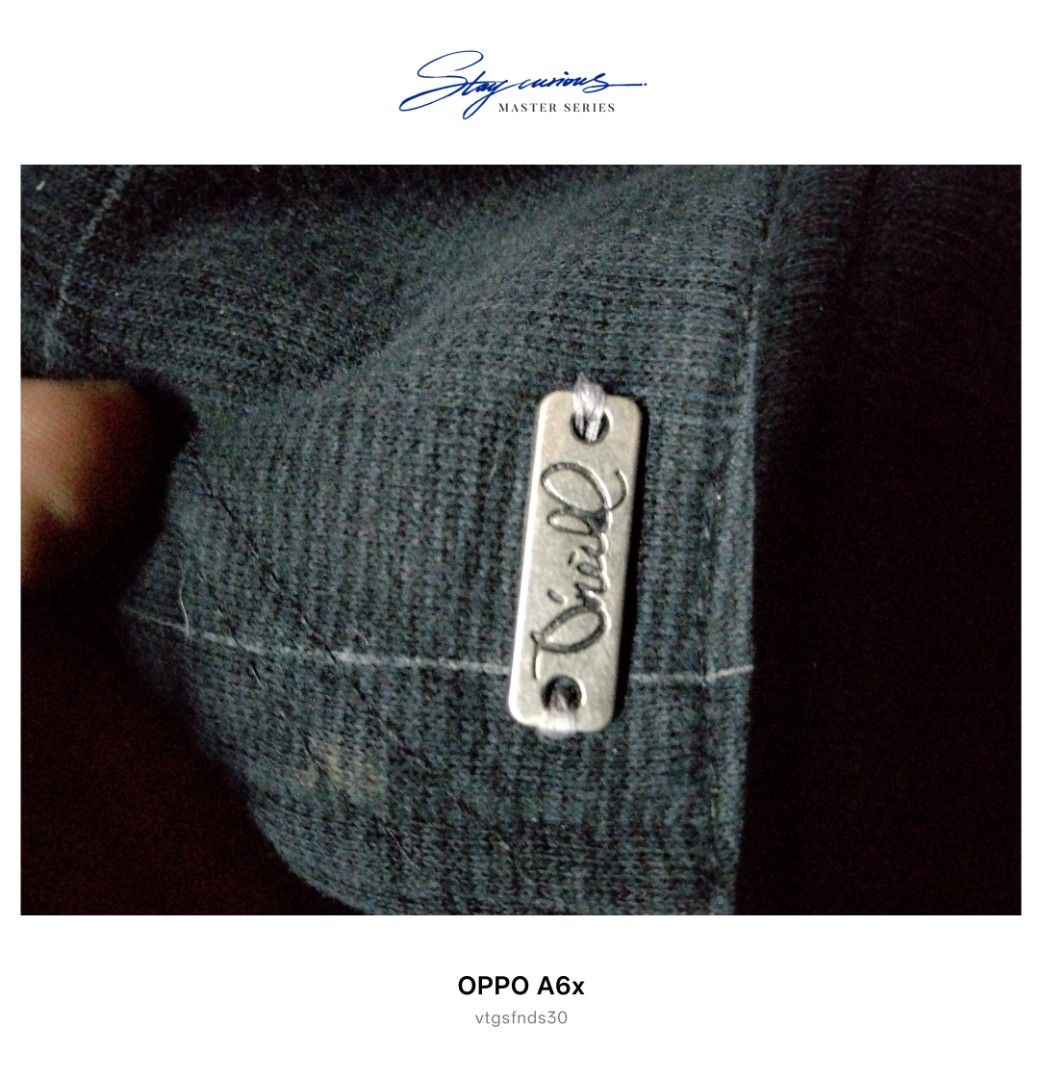 O'Neill zip up hoodie (Category: Coats, Jackets and Outerwear) located in Manila. Submitted by vtg_finds30 (Listing ID 1464455351, Image 2). Description: O'Neill Premium Zip-Up Hoodie 🏄 ✔️ Authentic O'Neill — Since 1952 crest embroidery ✔️ Dark plaid design — fuzzy fleece-lined hood ✔️ Metal zipper pull — side tag detail ✔️ Size L — cotton-poly blend ✔️ Good condition — walang sira, malinis Dimes: 22*28.5 Price: ₱950 | Negotiable 🤝 Solid pang-c