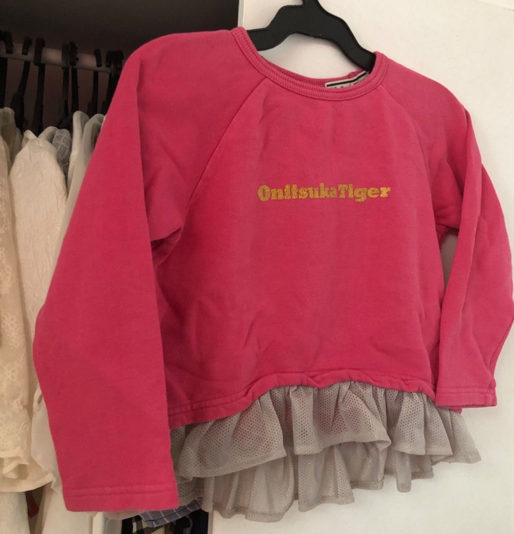 [F] Onitsuka Tiger - Long sleeve sweatshirt / pullover (Category: Babies & Kids Fashion) located in San Juan City. Submitted by ttanmien (Listing ID 1464551066, Image 3). Description: ⚜️✨⚜️✨⚜️✨⚜️✨⚜️✨⚜️ 💁🏻‍♀️SELLING PRICE: ₱300 Original Price: Above ₱2,000 💁🏻‍♀️Size: Width x Length = 14 inch x 17 inch Armpit to armpit (width measurement) Shoulders to bottom (length measurement) Tag size: 120 (May fit kids from 4 years old to 7 years old depend