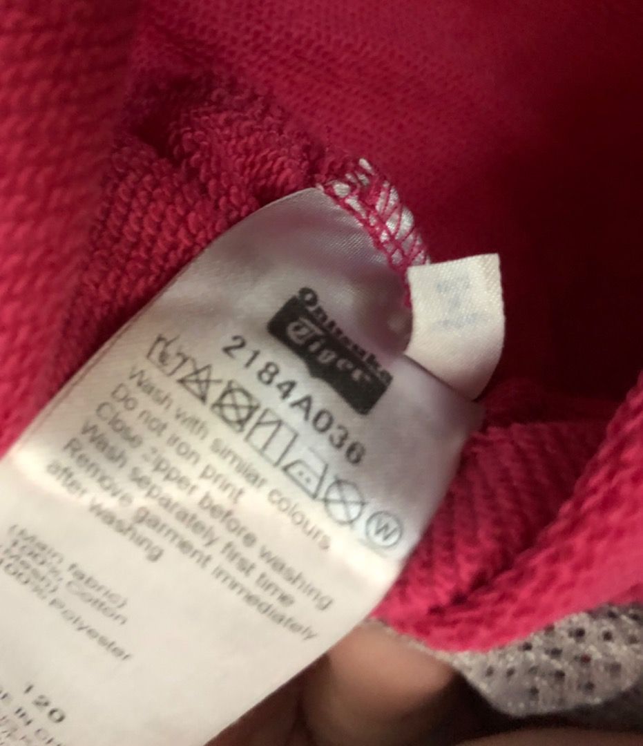 [F] Onitsuka Tiger - Long sleeve sweatshirt / pullover (Category: Babies & Kids Fashion) located in San Juan City. Submitted by ttanmien (Listing ID 1464551066, Image 2). Description: ⚜️✨⚜️✨⚜️✨⚜️✨⚜️✨⚜️ 💁🏻‍♀️SELLING PRICE: ₱300 Original Price: Above ₱2,000 💁🏻‍♀️Size: Width x Length = 14 inch x 17 inch Armpit to armpit (width measurement) Shoulders to bottom (length measurement) Tag size: 120 (May fit kids from 4 years old to 7 years old depend