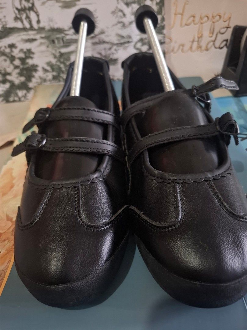 Onitsuka Tiger Black Mary Jane Shoes (Category: Flats & Sandals) located in Marikina City. Submitted by bags21.ph (Listing ID 1464370249, Image 3). Description: - Brand: Onitsuka Tiger - Color: Black - Style: Mary Jane - Features: Two buckle straps, scalloped trim - Includes: Shoe trees - Origin: Made in Vietnam.