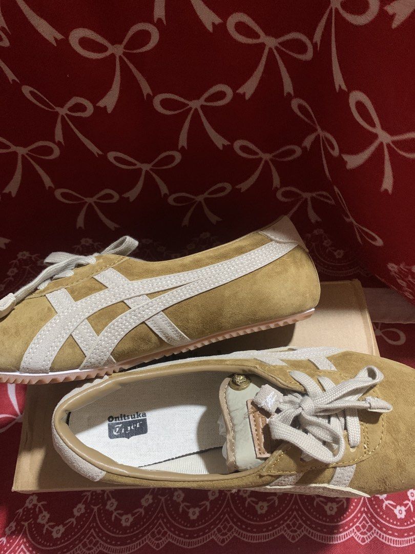 Onitsuka Tiger Sneakers (Category: Sneakers) located in Navotas City. Submitted by elaitems (Listing ID 1464521284, Image 3). Description: - Classic Onitsuka Tiger Mexico 66 sneakers - Comes with the box - Size: 39 - UNISEX - Never been used, recently purchased - Direct from factory - NEGOTIABLE PRICE ‼️.