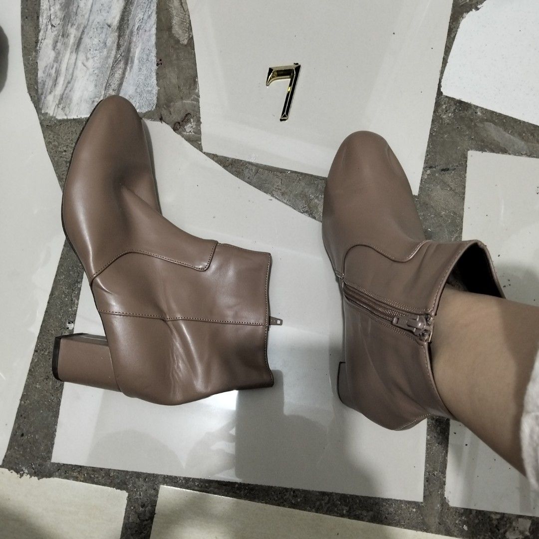Oriental Boots (Category: Boots) located in El Salvador. Submitted by francheskaukayukay (Listing ID 1464418382, Image 1). Description: .