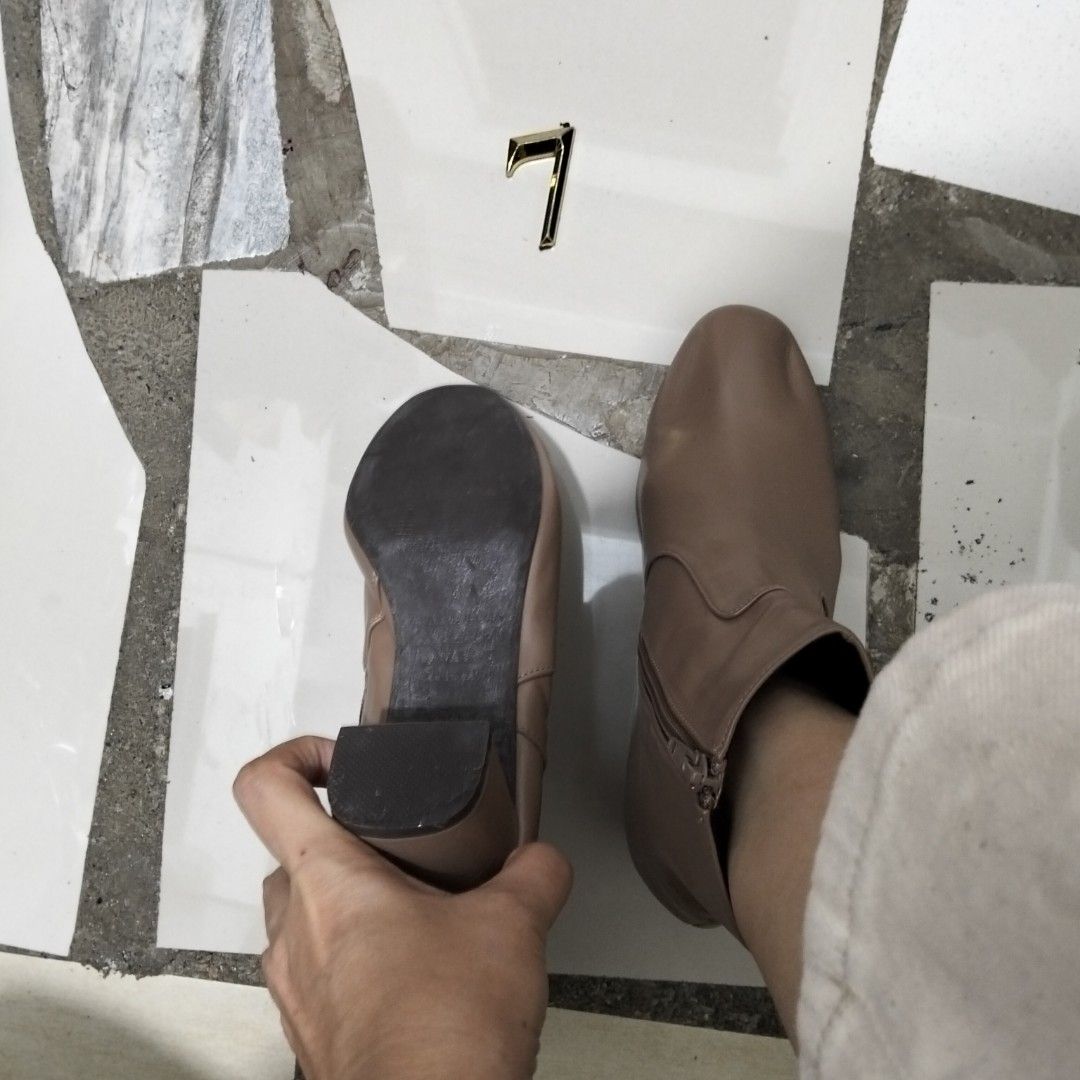 Oriental Boots (Category: Boots) located in El Salvador. Submitted by francheskaukayukay (Listing ID 1464418382, Image 3). Description: .