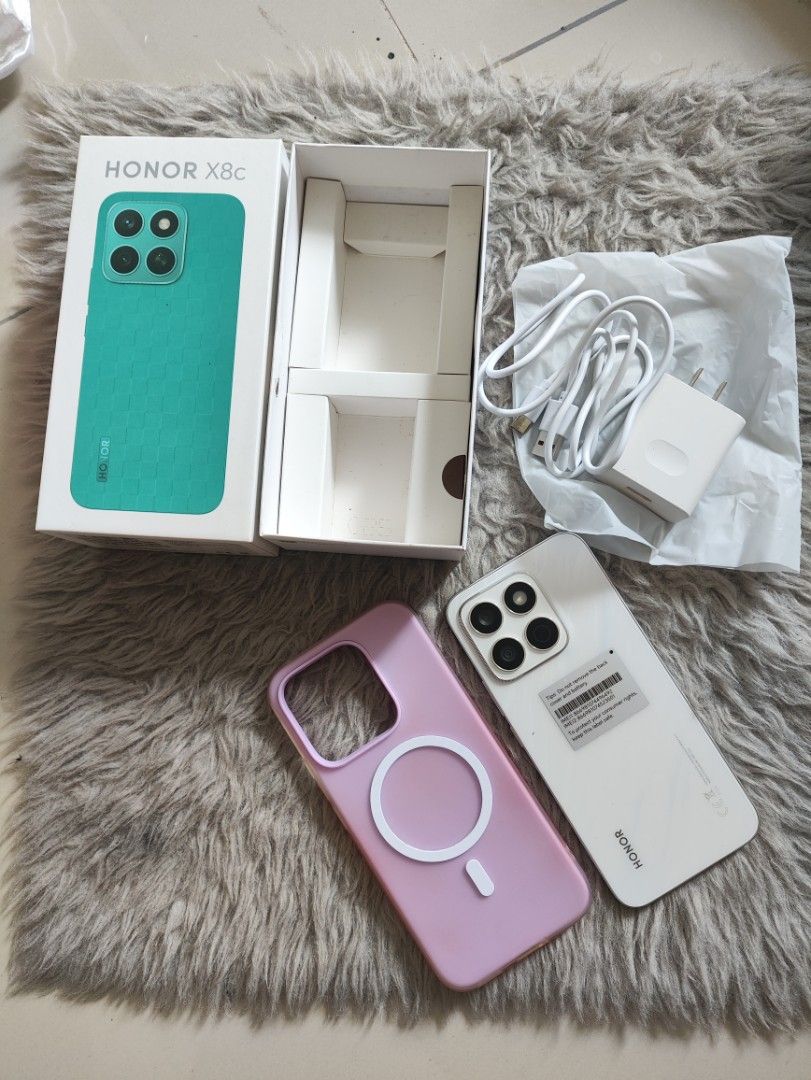 Original Honor x8c 8/512gb (Category: Android Others) located in Rodriguez. Submitted by nemucohsiri (Listing ID 1464358485, Image 1). Description: • Display: 6.7-inch AMOLED FHD+ display with a 120Hz refresh rate and 3840Hz PWM dimming. • Processor: Qualcomm Snapdragon 685 (4G). • Memory & Storage: 16GB RAM equivalent (8GB physical + 8GB RAM Turbo) and 512GB internal storage. • Rear Camera: 108MP main camera with OIS (Optical Image Stabilization