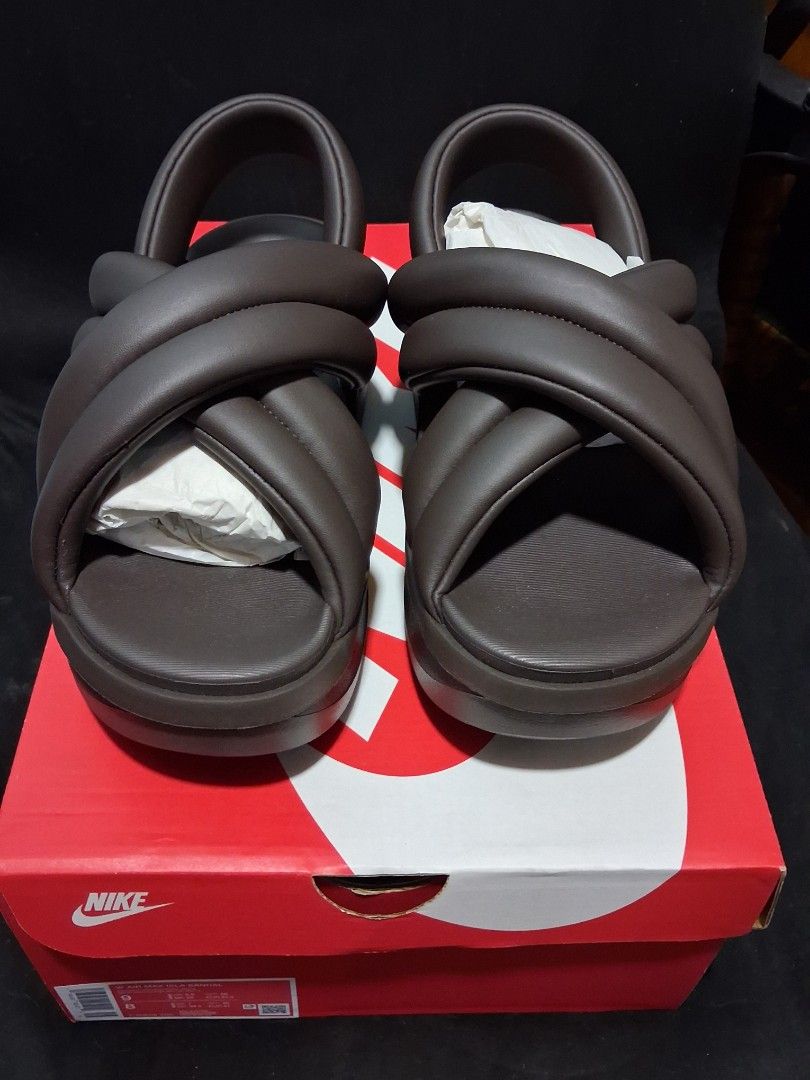 Original Nike Air Max Isla bnew no issue ❤️‍🔥 (Category: Sandals) located in Rizal. Submitted by stblvd.ph (Listing ID 1464448202, Image 2). Description: Nike Air Max Isla ❤️‍🔥 Size 9 womens 8 mens 26cm Original bnew unused rfs: wrong size di nagamit mop: gcash, maya, bank transfer, or cash mod: lalamove, jnt, moveit can do videocall if prefer deliv can do meetups halfway, unli check all u want.