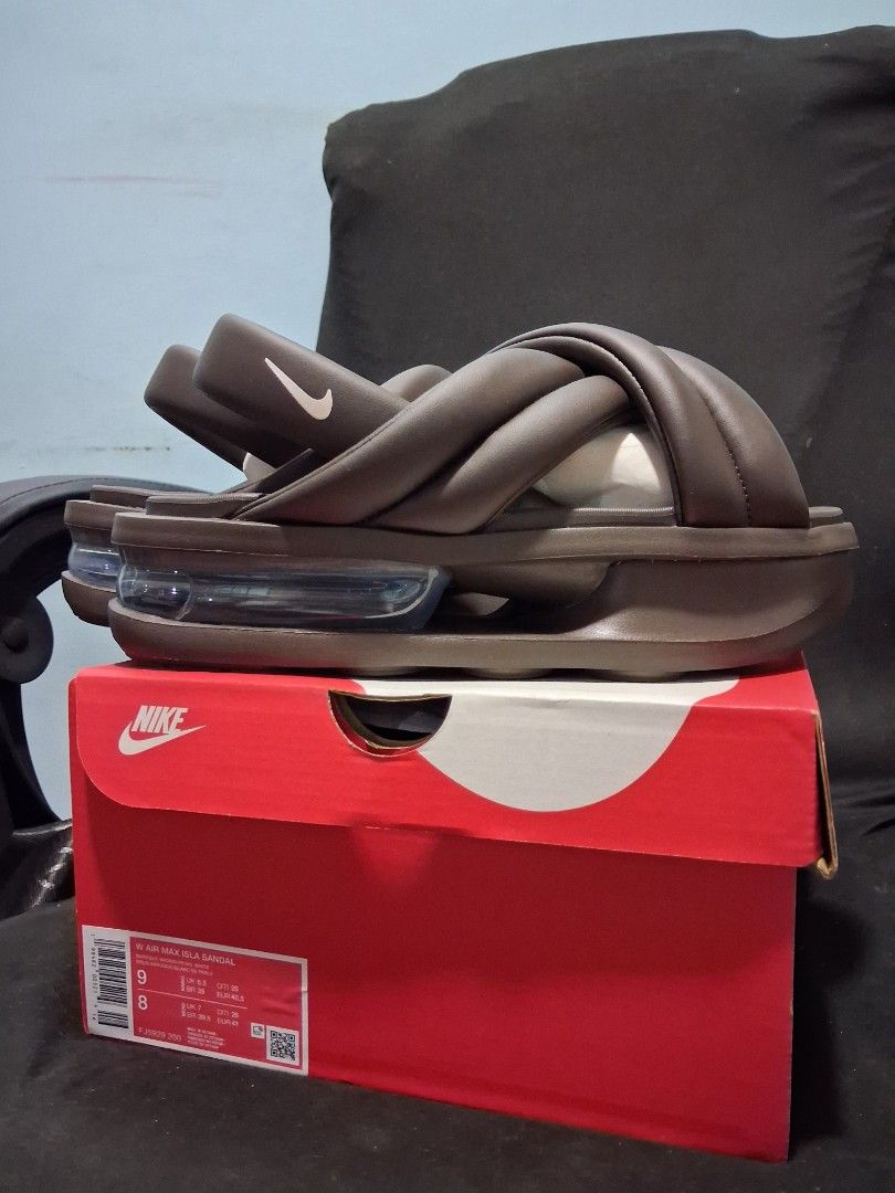 Original Nike Air Max Isla bnew no issue ❤️‍🔥 (Category: Sandals) located in Rizal. Submitted by stblvd.ph (Listing ID 1464448202, Image 1). Description: Nike Air Max Isla ❤️‍🔥 Size 9 womens 8 mens 26cm Original bnew unused rfs: wrong size di nagamit mop: gcash, maya, bank transfer, or cash mod: lalamove, jnt, moveit can do videocall if prefer deliv can do meetups halfway, unli check all u want.