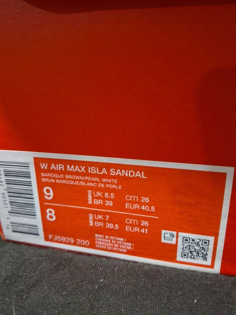 Original Nike Air Max Isla bnew no issue ❤️‍🔥 (Category: Sandals) located in Rizal. Submitted by stblvd.ph (Listing ID 1464448202, Image 3). Description: Nike Air Max Isla ❤️‍🔥 Size 9 womens 8 mens 26cm Original bnew unused rfs: wrong size di nagamit mop: gcash, maya, bank transfer, or cash mod: lalamove, jnt, moveit can do videocall if prefer deliv can do meetups halfway, unli check all u want.