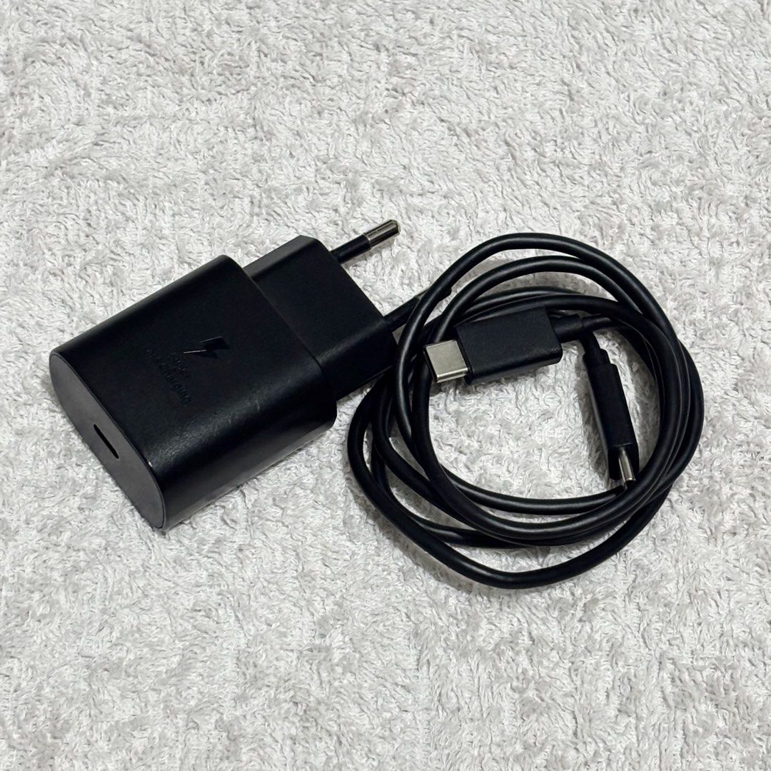 Original Samsung Charger 25 watts (Category: Chargers & Cables) located in Pasig City. Submitted by ela_zen15 (Listing ID 1464406283, Image 1). Description: Samsung Super Fast Charger Original 25 watts Unused Usb to type c cable Can do lalamove sagot nyo po sf.