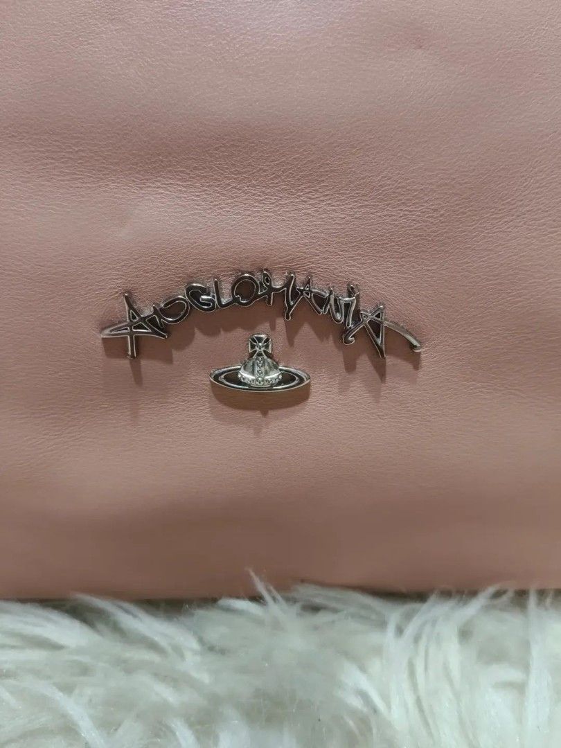 Original Vivienne Westwood (Category: Shoulder Bags) located in Caloocan City. Submitted by secondhand_shop2 (Listing ID 1464541369, Image 2). Description: Sale❗️Sale❗️Sale❗️ Original VIVIENNE WESTWOOD Like new condition Medium-Large Pure genuine leather 📌First to pay!.