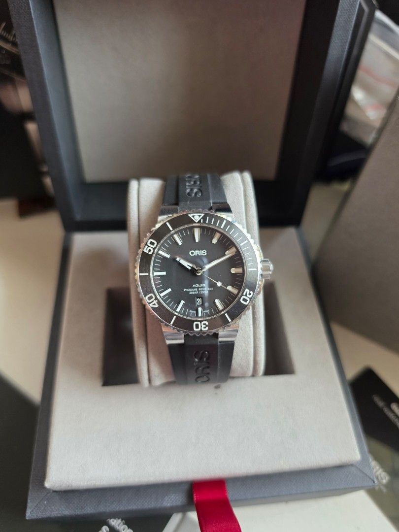 Oris Aquis Date 43.5mm Black Dial Ceramic Bezel Rubber Strap (Category: Men's Watches) located in Quezon City. Submitted by imchanggy (Listing ID 1464476505, Image 2). Description: Oris Aquis Date 43.5mm Black Dial Ceramic Bezel Rubber Strap ➡️Php 46,800 9/10 condition *Comes with double box, manuals, guarantee card *bought in Korea AD Features: CASE: Oris Aquis, 43.50 mm, Stainless steel MATERIAL: Multi-piece stainless steel case, ceramic minute