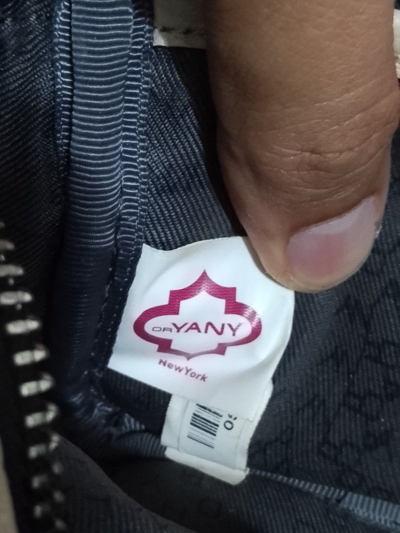 ORYANY CROSSBODY BAG (Category: Cross-body Bags) located in Antipolo. Submitted by arn_thrifts_collections (Listing ID 1464480592, Image 2). Description: ORYANY CROSSBODY BAG 3500+SF GOOD CONDITION.
