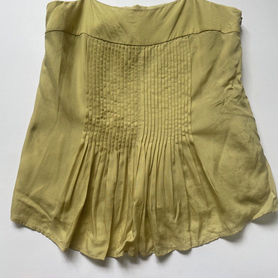 Our Second Nature Pleated Camisole Top (Category: Sleeveless) located in Pasay City. Submitted by lovedbyzea (Listing ID 1464418867, Image 2). Description: - Brand: Our Second Nature - Color: Light Yellow - Style: Camisole Top - Features: Delicate pleats down the front, spaghetti straps, side zipper closure - Size: XS - Versatile: Great for layering or wearing on its own.