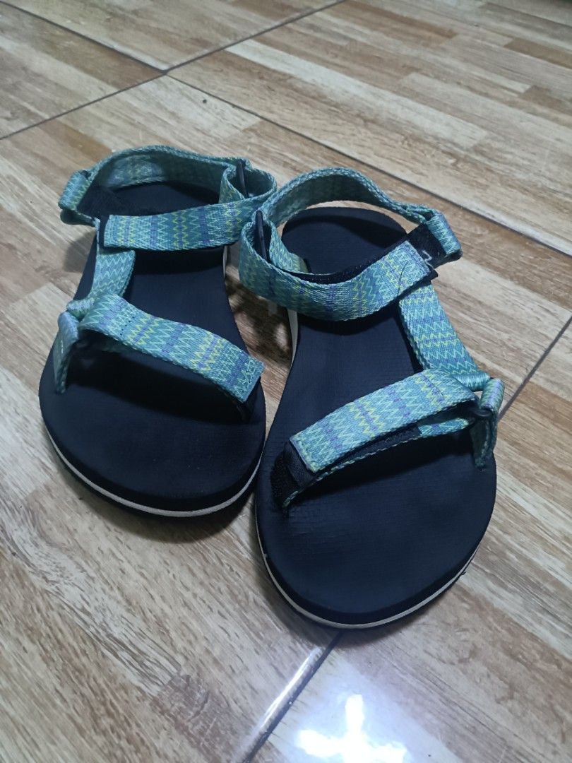 Outdoor strap sandal (Category: Flats & Sandals) located in Manila. Submitted by sheryhan1993 (Listing ID 1464435938, Image 3). Description: Outdoor sandal good for everyday use. Size 6, 23 cm..
