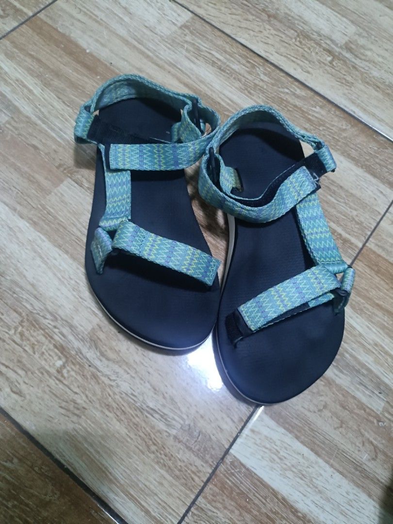 Outdoor strap sandal (Category: Flats & Sandals) located in Manila. Submitted by sheryhan1993 (Listing ID 1464435938, Image 2). Description: Outdoor sandal good for everyday use. Size 6, 23 cm..