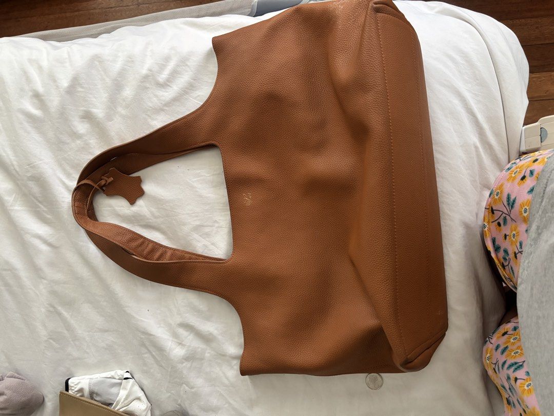 Par Leather Eloise - Brown Leather Tote Bag (Category: Tote Bags) located in Manila. Submitted by decluttering0117 (Listing ID 1464405670, Image 2). Description: - Retails for 13,500 on par leather website - Spacious brown leather tote bag fits up to 14 inch laptop - Comfortable carrying straps - Has longer strap you can use to make it a cross body bag - Removable Zippered main compartment - Internal zippered pocket - Can close bag fully with zip