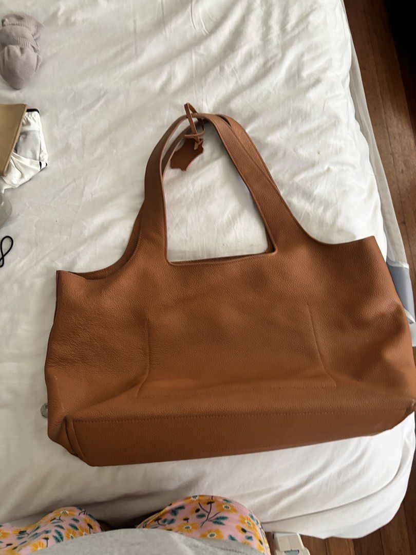 Par Leather Eloise - Brown Leather Tote Bag (Category: Tote Bags) located in Manila. Submitted by decluttering0117 (Listing ID 1464405670, Image 1). Description: - Retails for 13,500 on par leather website - Spacious brown leather tote bag fits up to 14 inch laptop - Comfortable carrying straps - Has longer strap you can use to make it a cross body bag - Removable Zippered main compartment - Internal zippered pocket - Can close bag fully with zip