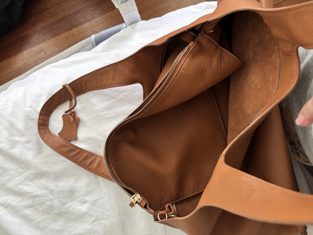 Par Leather Eloise - Brown Leather Tote Bag (Category: Tote Bags) located in Manila. Submitted by decluttering0117 (Listing ID 1464405670, Image 3). Description: - Retails for 13,500 on par leather website - Spacious brown leather tote bag fits up to 14 inch laptop - Comfortable carrying straps - Has longer strap you can use to make it a cross body bag - Removable Zippered main compartment - Internal zippered pocket - Can close bag fully with zip