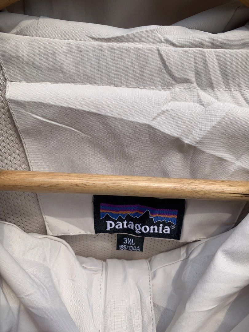 Patagonia Windbreaker (Category: Coats, Jackets and Outerwear) located in Valenzuela. Submitted by thriftpings0 (Listing ID 1464423139, Image 3). Description: Nandiyan na po details Dm for more details.