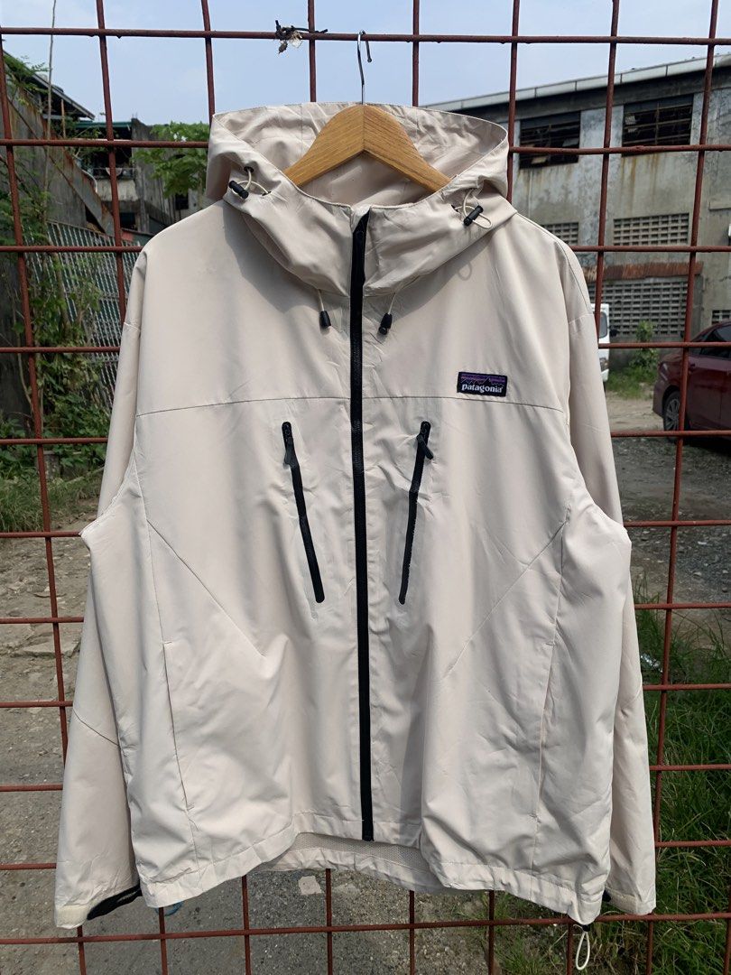 Patagonia Windbreaker (Category: Coats, Jackets and Outerwear) located in Valenzuela. Submitted by thriftpings0 (Listing ID 1464423139, Image 1). Description: Nandiyan na po details Dm for more details.